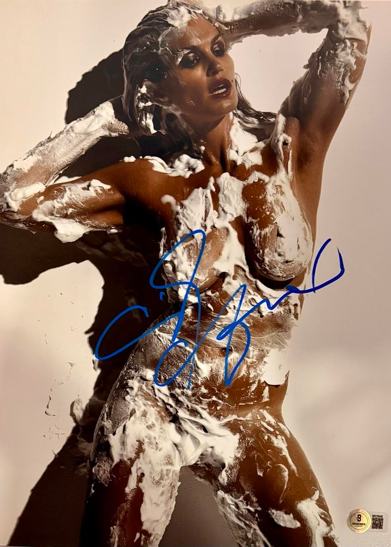 Cindy Crawford Signed 11x14 Photo - Beckett COA